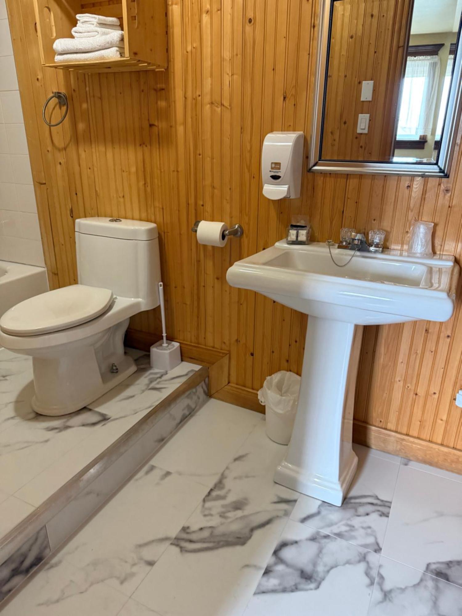 Hotel Sous La Croix 152725 Tadoussac Εξωτερικό φωτογραφία